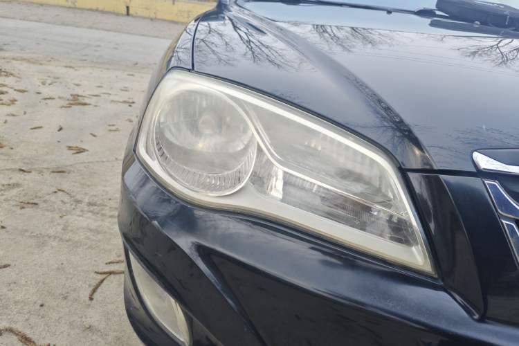 Used Hyundai Elantra 2011 1.6L Manual Comfort Version Right Front Headlight
