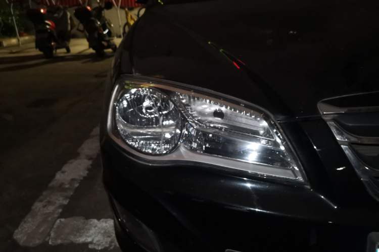 Used Hyundai Elantra 2011 1.6L Automatic Comfort Edition Right Front Headlight