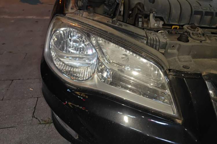 Used Hyundai Elantra 2011 1.6L Manual Comfort Version Right Front Headlight