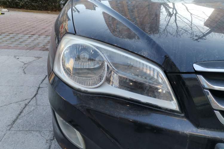 Used Hyundai Elantra 2011 1.6L Manual Comfort Version Right Front Headlight
