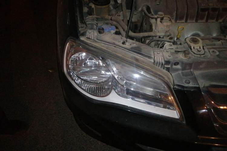 Used Hyundai Elantra 2011 1.6L Manual Comfort Version Right Front Headlight