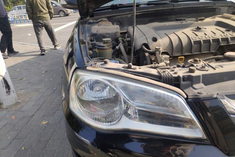 Used Hyundai Elantra 2011 1.6L Manual Comfort Version Right Front Headlight