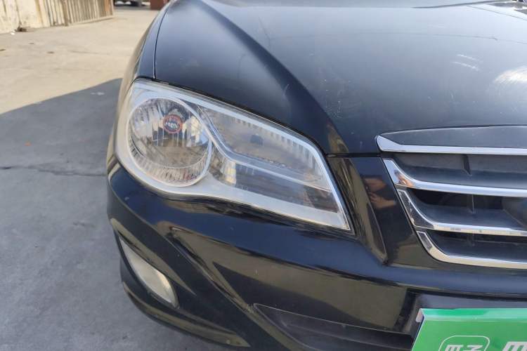 Used Hyundai Elantra 2011 1.6L Manual Comfort Version Right Front Headlight