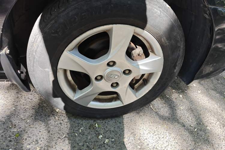 Used Hyundai Elantra 2011 1.6L Manual Comfort Version Right Front Wheel Hub