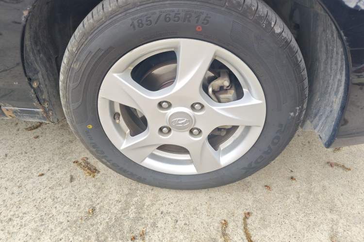Used Hyundai Elantra 2011 1.6L Manual Comfort Version Right Front Wheel Hub