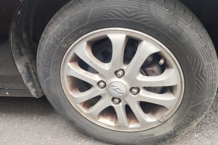 Used Hyundai Elantra 2011 1.6L Manual Comfort Version Right Front Wheel Hub