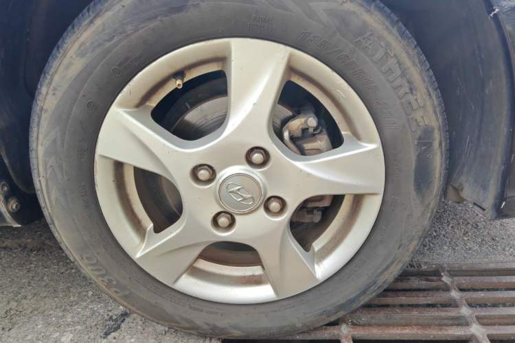 Used Hyundai Elantra 2011 1.6L Manual Comfort Version Right Front Wheel Hub