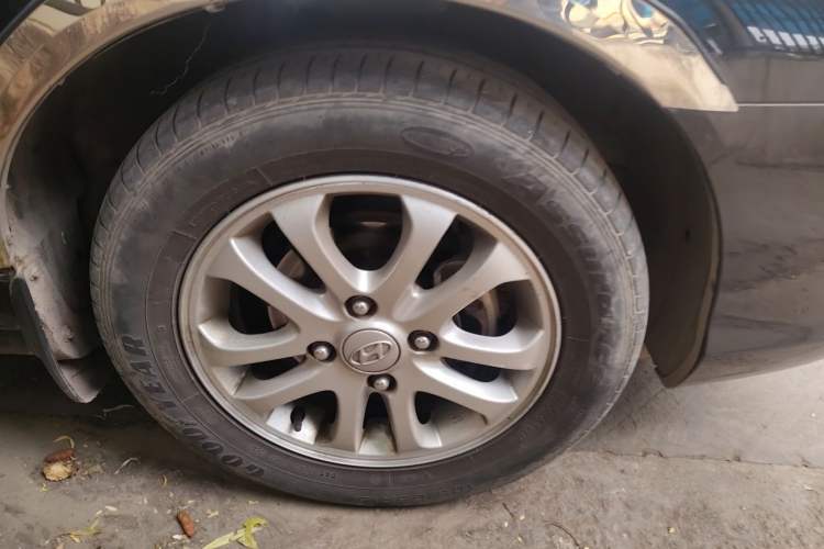 Used Hyundai Elantra 2011 1.6L Manual Comfort Version Right Front Wheel Hub