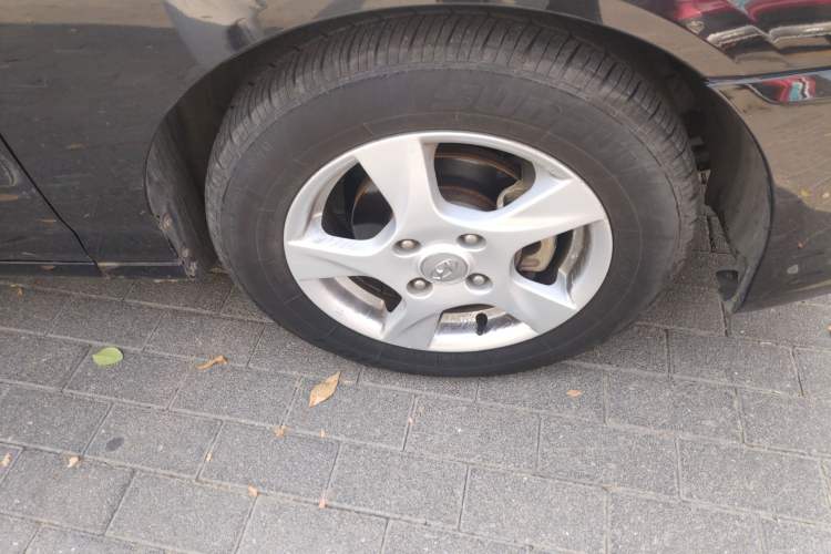 Used Hyundai Elantra 2011 1.6L Manual Comfort Version Right Front Wheel Hub