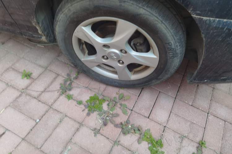Used Hyundai Elantra 2011 1.6L Manual Comfort Version Right Front Wheel Hub