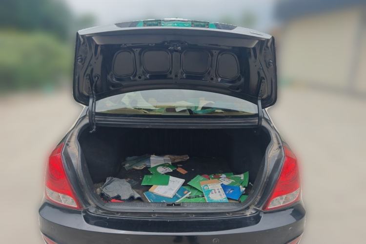 Used Hyundai Elantra 2011 1.6L Manual Comfort Version Trunk