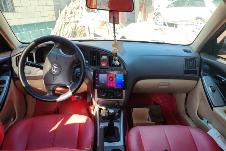 Used Hyundai Elantra 2011 1.6L Manual Comfort Version Center Console