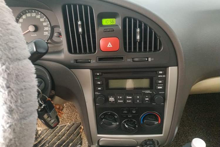 Used Hyundai Elantra 2011 1.6L Manual Comfort Version Audio And AC Panel