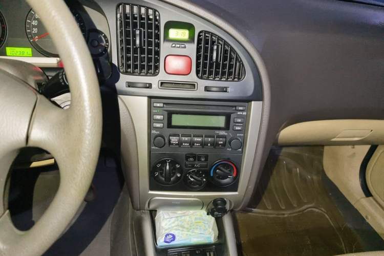 Used Hyundai Elantra 2011 1.6L Manual Comfort Version Audio And AC Panel
