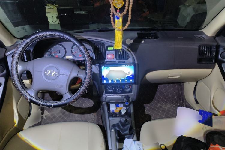 Used Hyundai Elantra 2011 1.6L Manual Comfort Version Center Console