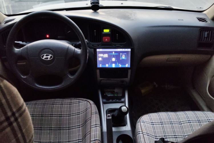 Used Hyundai Elantra 2011 1.6L Manual Comfort Version Center Console