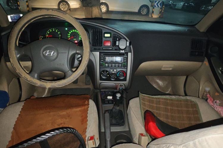 Used Hyundai Elantra 2011 1.6L Manual Comfort Version Center Console