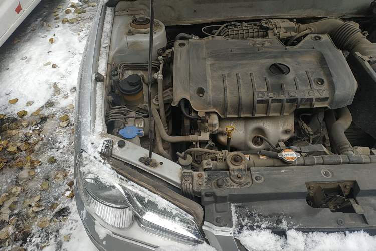 Used Hyundai Elantra 2011 1.6L Manual Comfort Version Engine Bay Right
