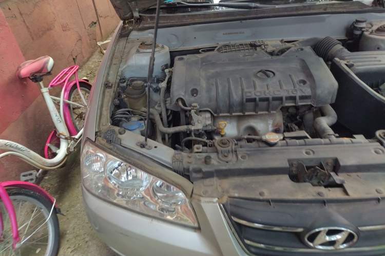 Used Hyundai Elantra 2011 1.6L Manual Comfort Version Engine Bay Right