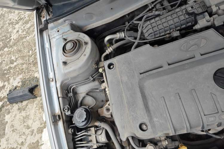 Used Hyundai Elantra 2011 1.6L Manual Comfort Version Engine Bay Right