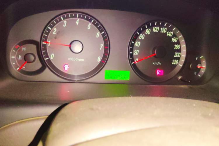 Used Hyundai Elantra 2011 1.6L Manual Comfort Version Odometer Close Up