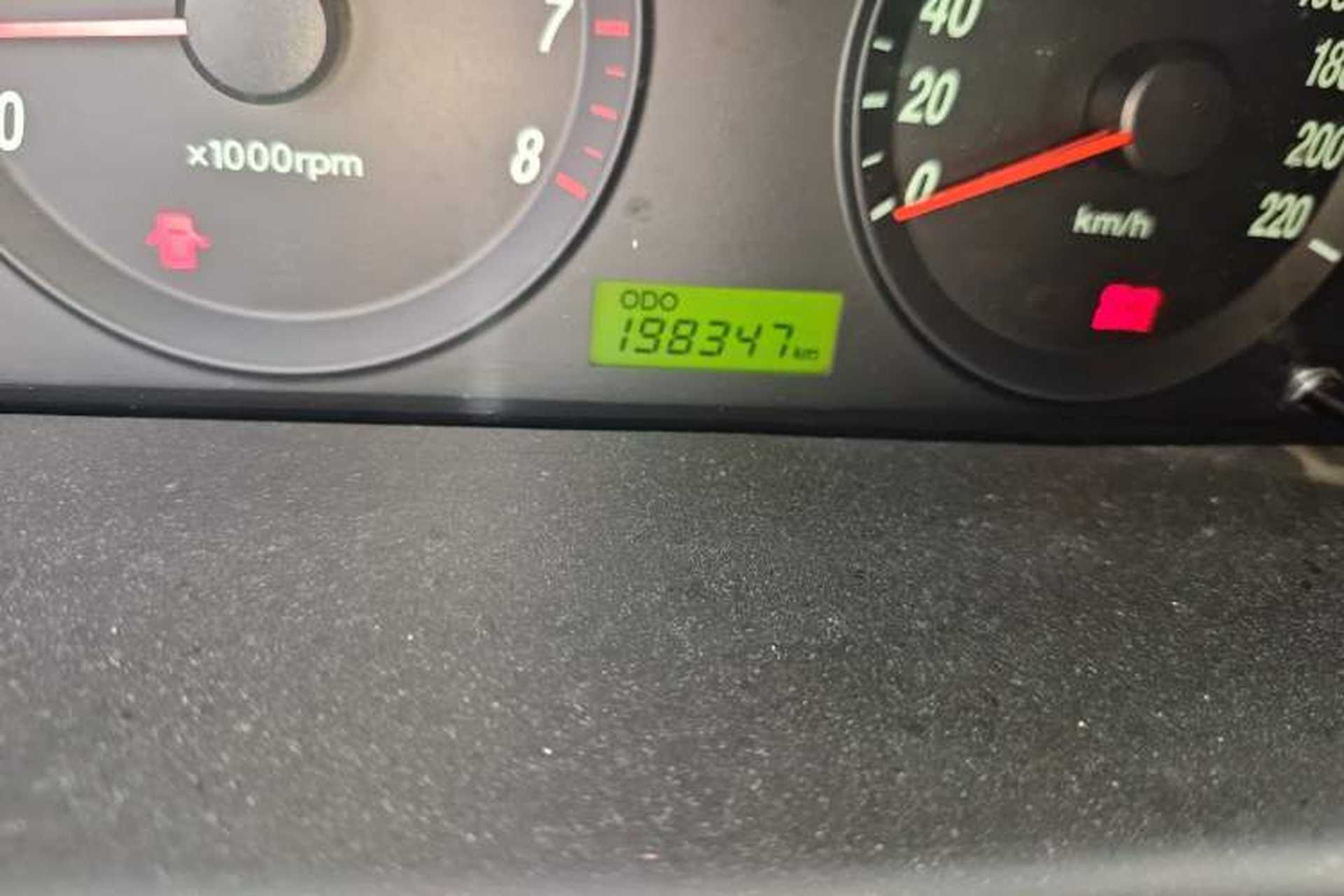Used Hyundai Elantra 2011 1.6L Manual Comfort Version Odometer Close Up