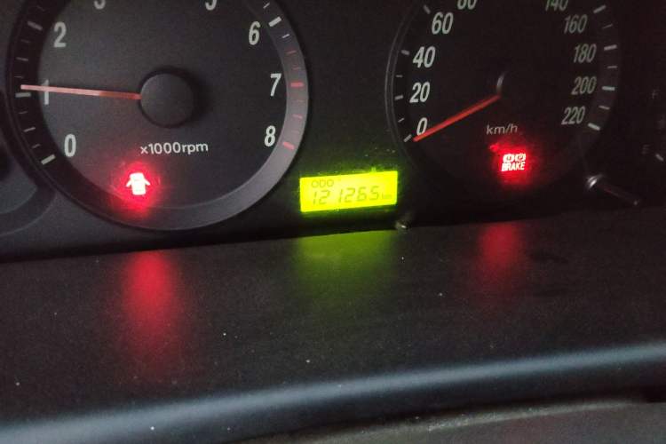 Used Hyundai Elantra 2011 1.6L Manual Comfort Version Odometer Close Up