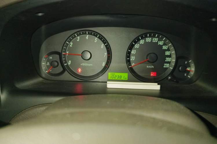 Used Hyundai Elantra 2011 1.6L Manual Comfort Version Odometer Close Up