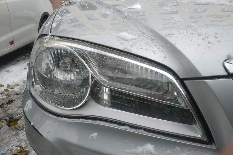 Used Hyundai Elantra 2011 1.6L Manual Comfort Version Right Front Headlight
