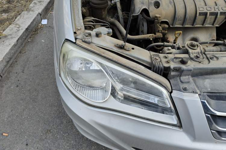 Used Hyundai Elantra 2011 1.6L Manual Comfort Version Right Front Headlight