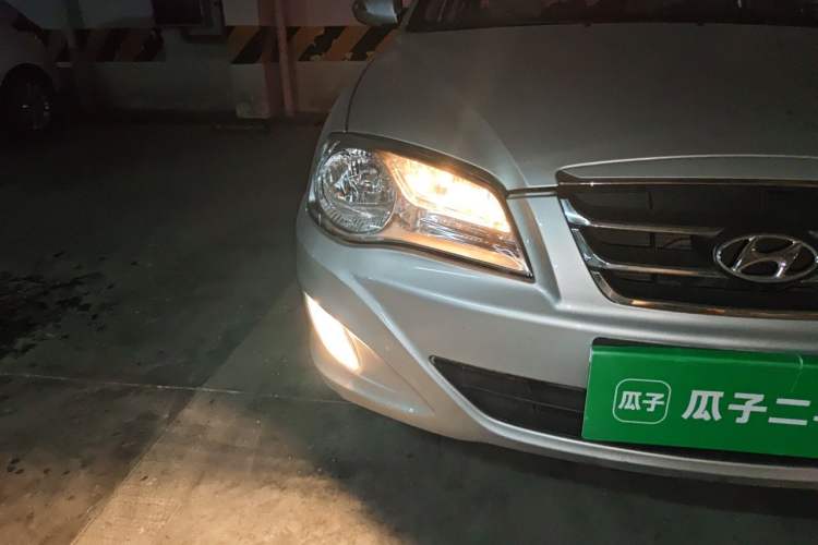 Used Hyundai Elantra 2011 1.6L Manual Comfort Version Right Front Headlight