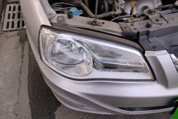 Used Hyundai Elantra 2011 1.6L Manual Comfort Version Right Front Headlight