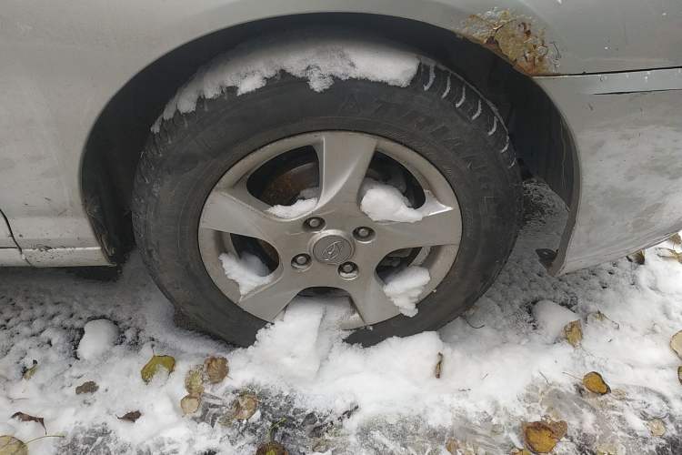 Used Hyundai Elantra 2011 1.6L Manual Comfort Version Right Front Wheel Hub