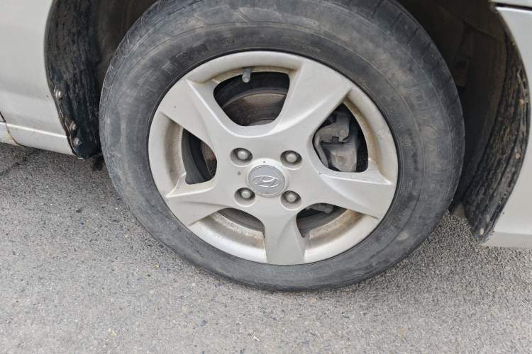 Used Hyundai Elantra 2011 1.6L Manual Comfort Version Right Front Wheel Hub
