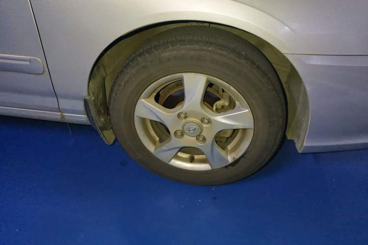 Used Hyundai Elantra 2011 1.6L Manual Comfort Version Right Front Wheel Hub