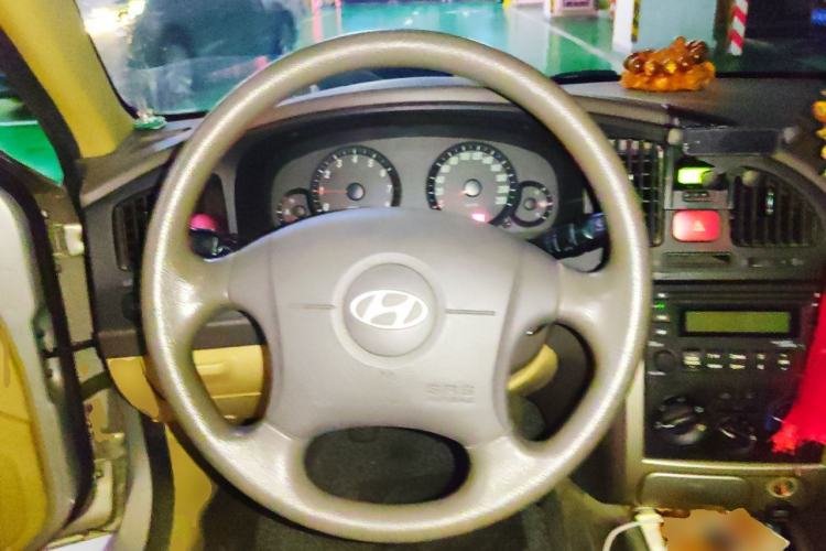 Used Hyundai Elantra 2011 1.6L Manual Comfort Version Steering Wheel