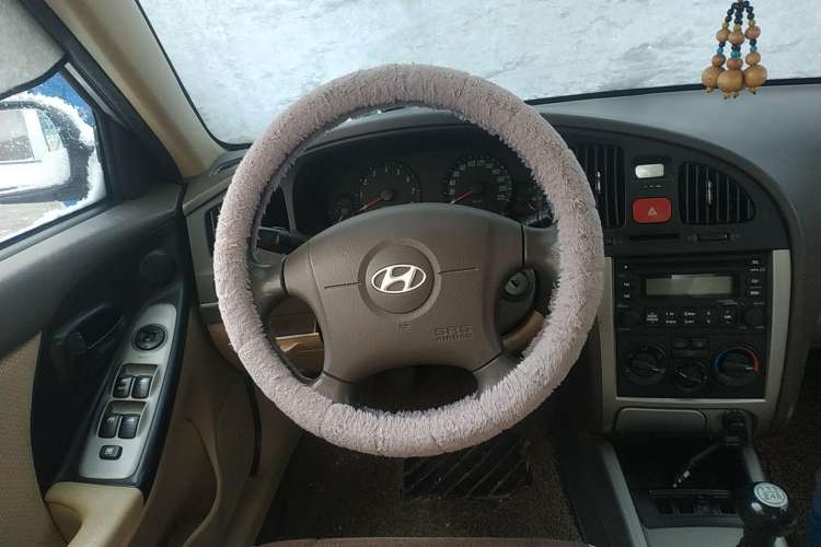 Used Hyundai Elantra 2011 1.6L Manual Comfort Version Steering Wheel