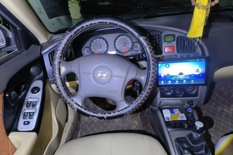 Used Hyundai Elantra 2011 1.6L Manual Comfort Version Steering Wheel