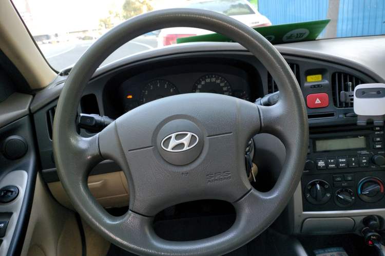 Used Hyundai Elantra 2011 1.6L Manual Comfort Version Steering Wheel