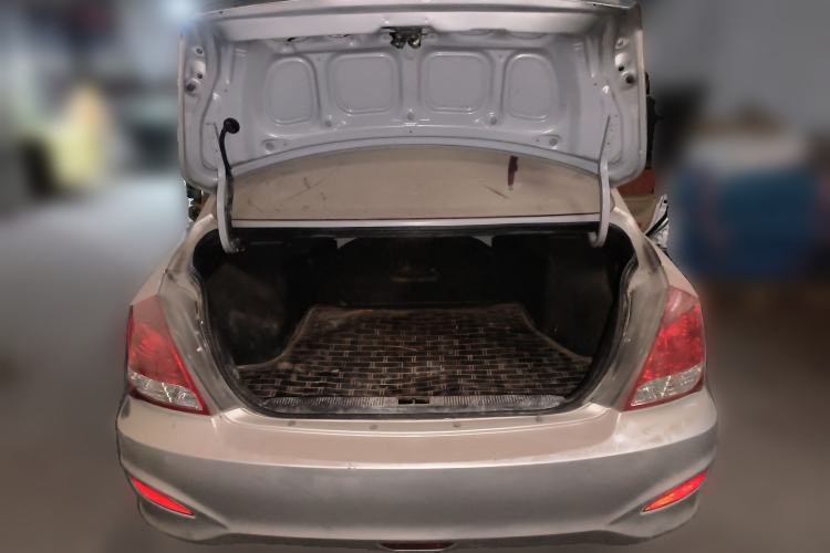 Used Hyundai Elantra 2011 1.6L Manual Comfort Version Trunk