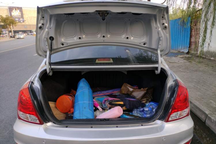 Used Hyundai Elantra 2011 1.6L Manual Comfort Version Trunk