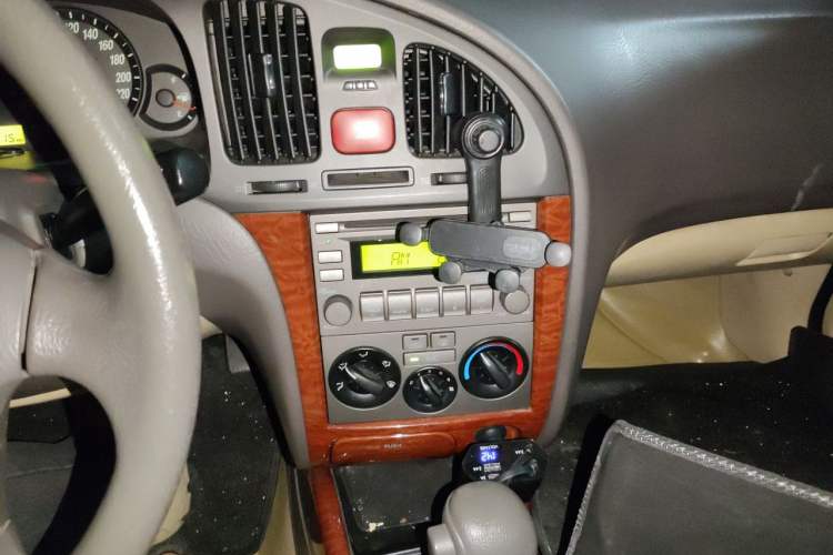Used Hyundai Elantra 2011 1.6L Automatic Comfort Edition Audio And AC Panel