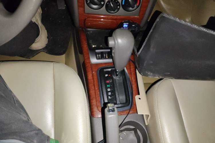 Used Hyundai Elantra 2011 1.6L Automatic Comfort Edition Gear Lever