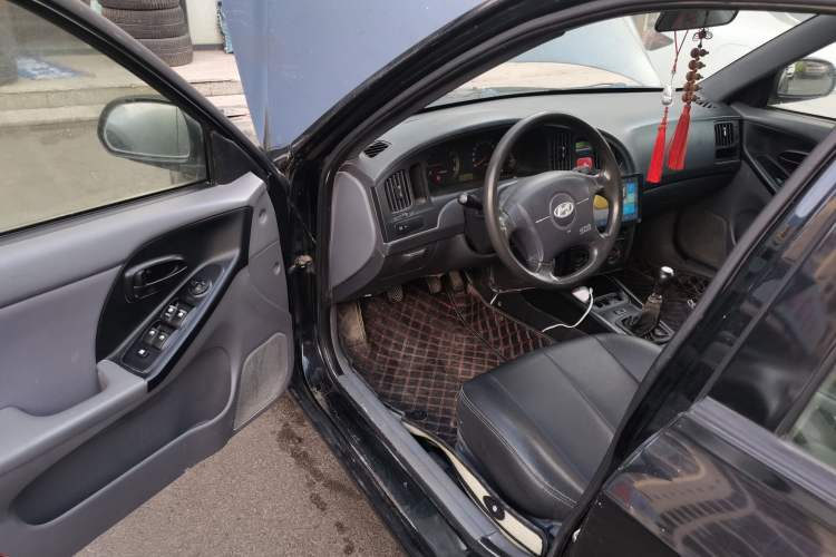 Used Hyundai Elantra 2012 1.6L Manual CNG Dual-Fuel Version Driver Seat