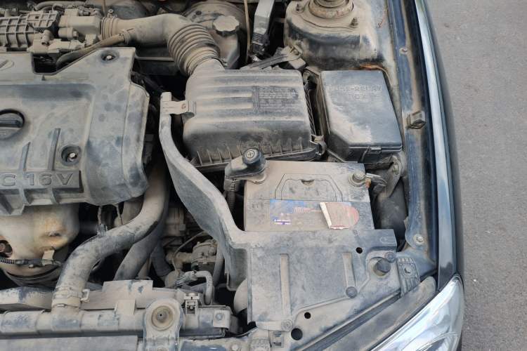 Used Hyundai Elantra 2012 1.6L Manual CNG Dual-Fuel Version Engine Bay Left