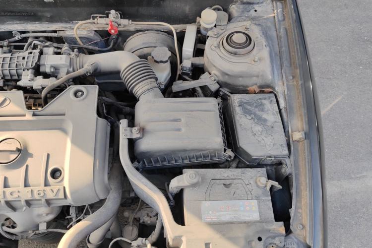 Used Hyundai Elantra 2012 1.6L Manual CNG Dual-Fuel Version Engine Bay Left