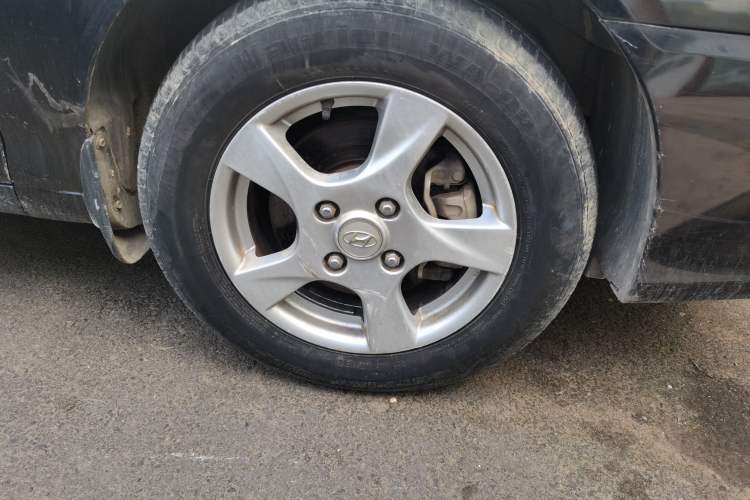 Used Hyundai Elantra 2012 1.6L Manual CNG Dual-Fuel Version Right Front Wheel Hub
