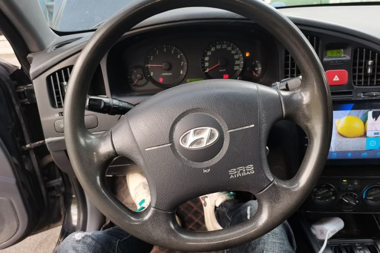 Used Hyundai Elantra 2012 1.6L Manual CNG Dual-Fuel Version Steering Wheel