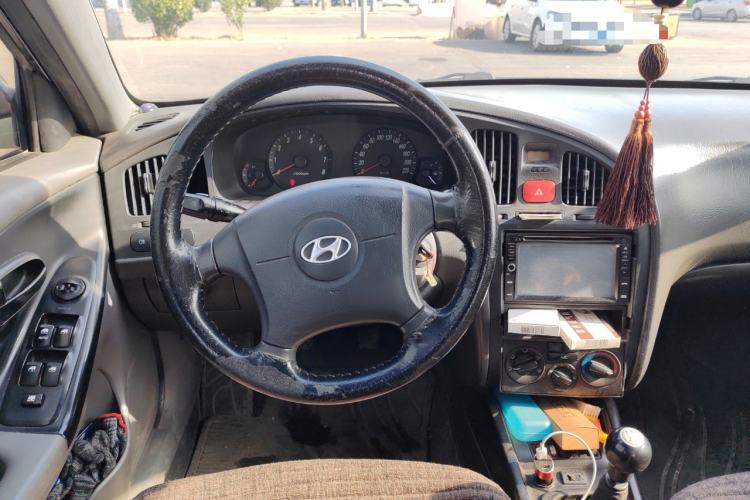Used Hyundai Elantra 2012 1.6L Manual CNG Dual-Fuel Version Steering Wheel