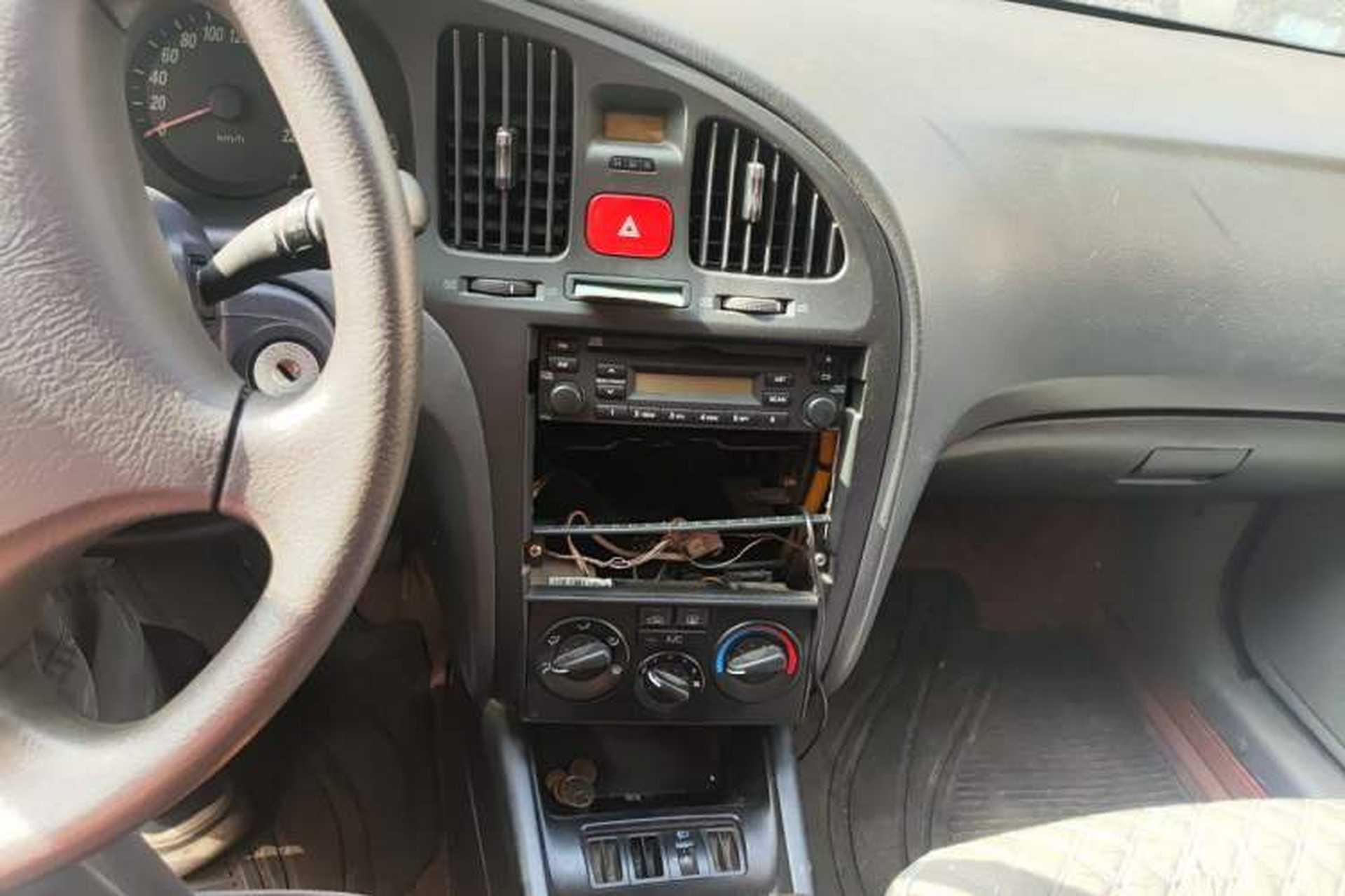 Used Hyundai Elantra 2012 1.6L Manual CNG Dual-Fuel Version Audio And AC Panel